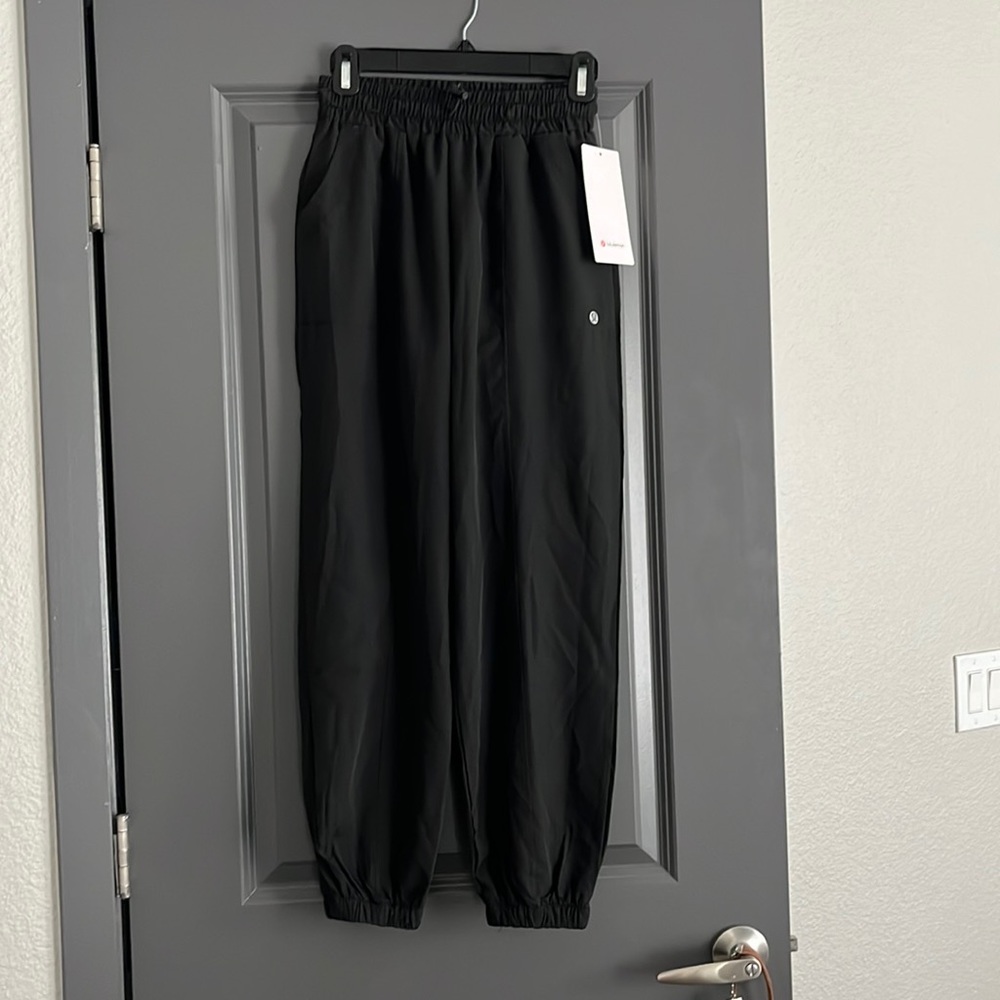 lululemon athletica Black Cropped Ankle Pants
